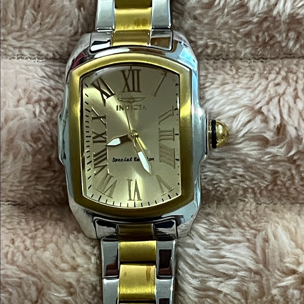 Invicta Tritnite LUPA night glow special edition watch. VGC. New battery.